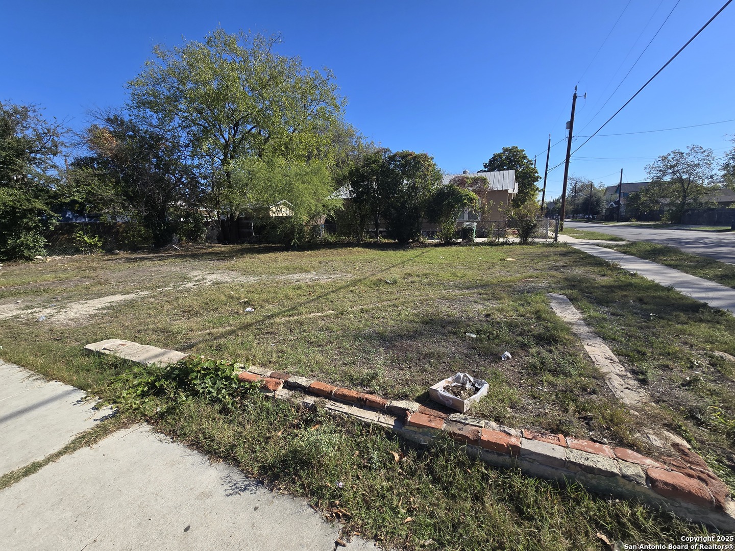 2021 El Paso, , 78207 — photo 1