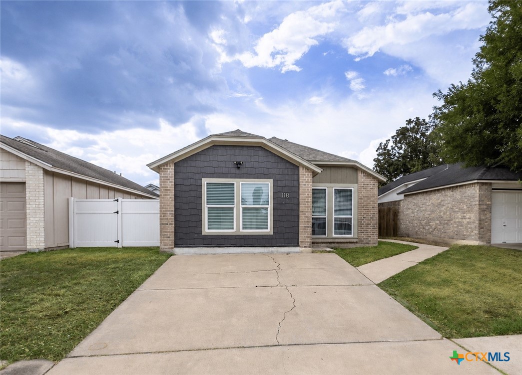 118 Waterford, Victoria, TX 77901 — photo 1