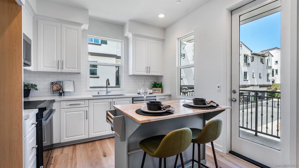 329 Ocotillo Gl, Escondido, CA 92025 — photo 1