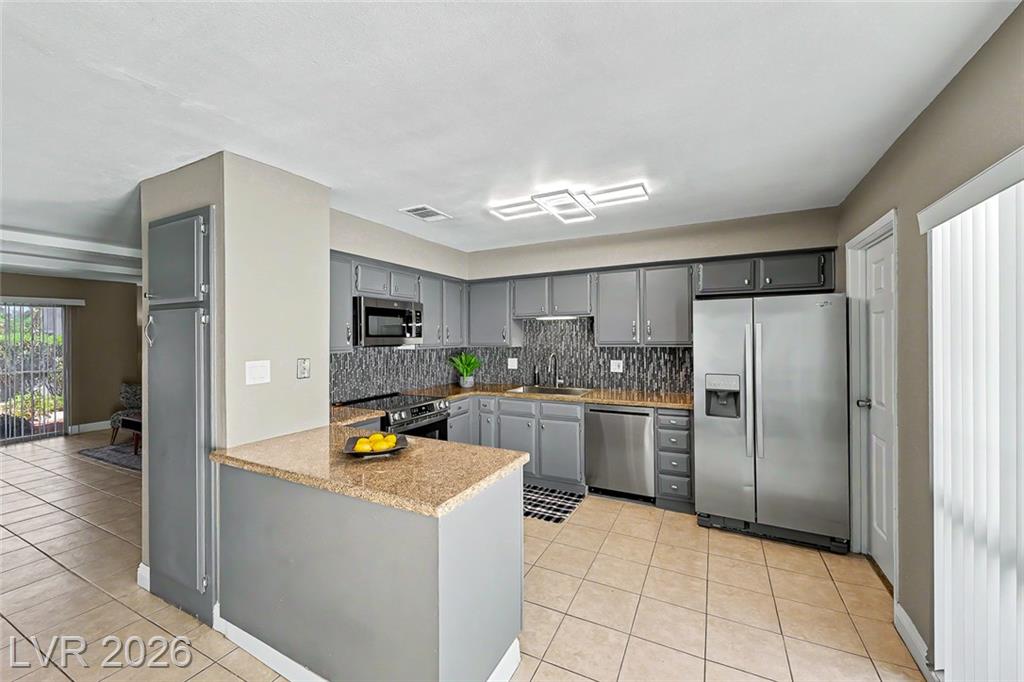 572  Willow Green Drive, Las Vegas, NV 89169 — photo 1