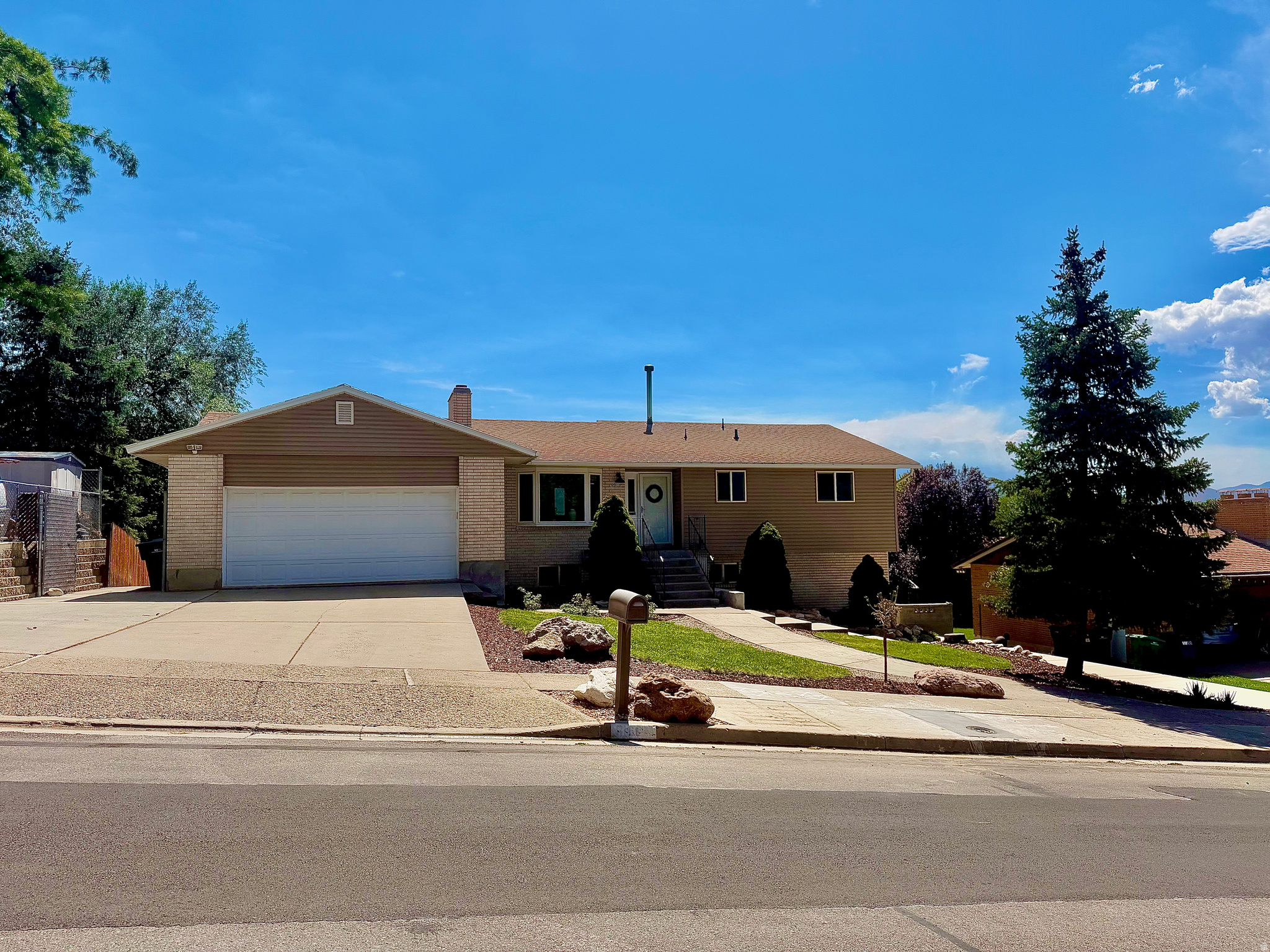 916 E SUNBURN LN, Sandy, UT 84094 — photo 1