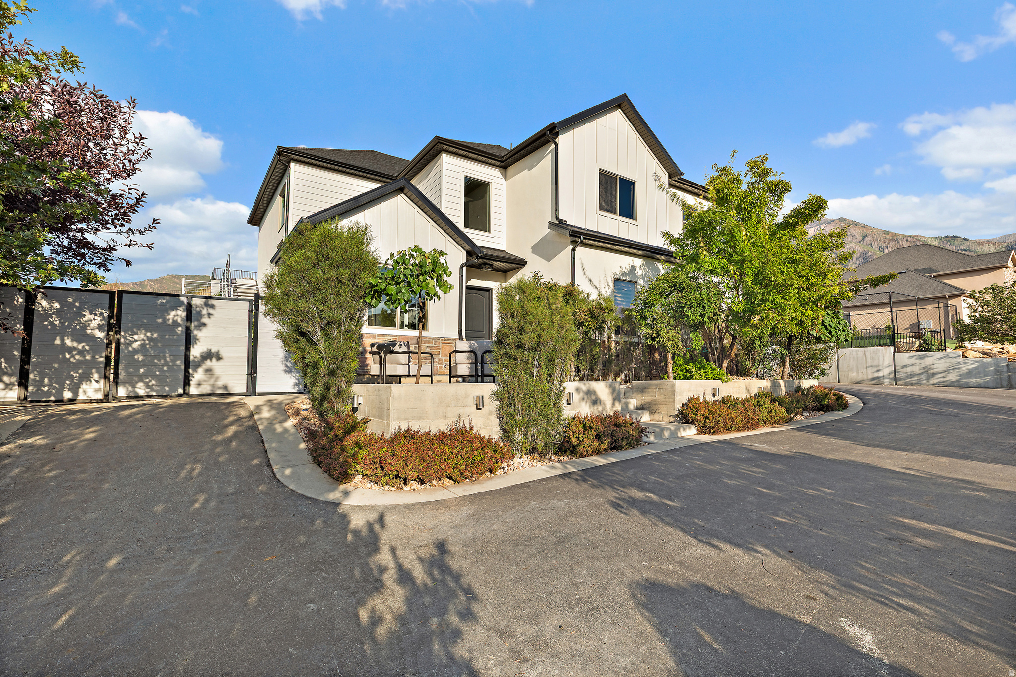 912 N LOAFER CANYON RD
