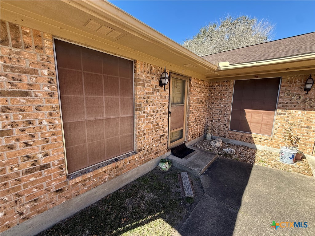 608 King Arthur, Victoria, TX 77904 — photo 1