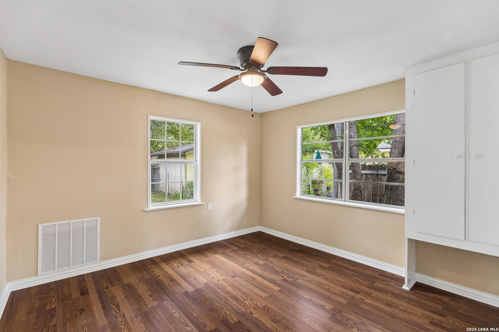 647 Dolle Ave, ,  78155 — photo 1