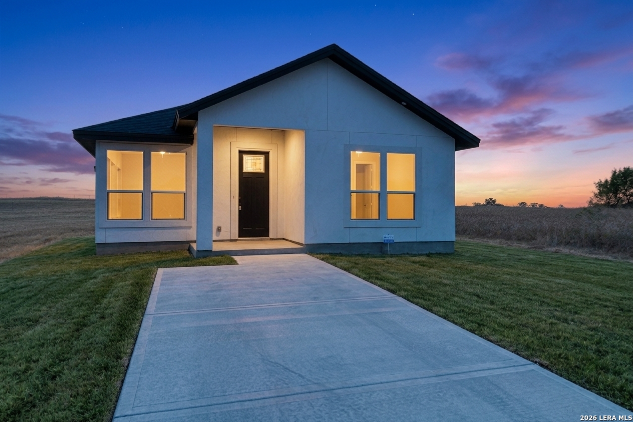 124 CAMINO VERDE CT, La Vernia, TX 78121 — photo 1