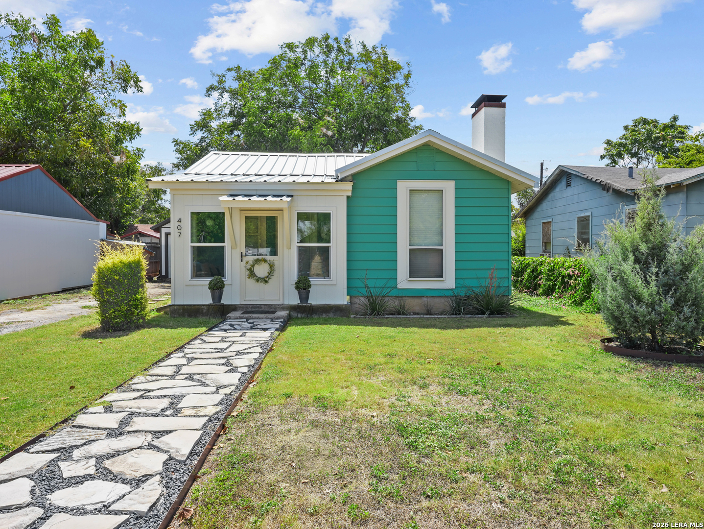 407 Lucille St, Kerrville, TX 78028 — photo 1