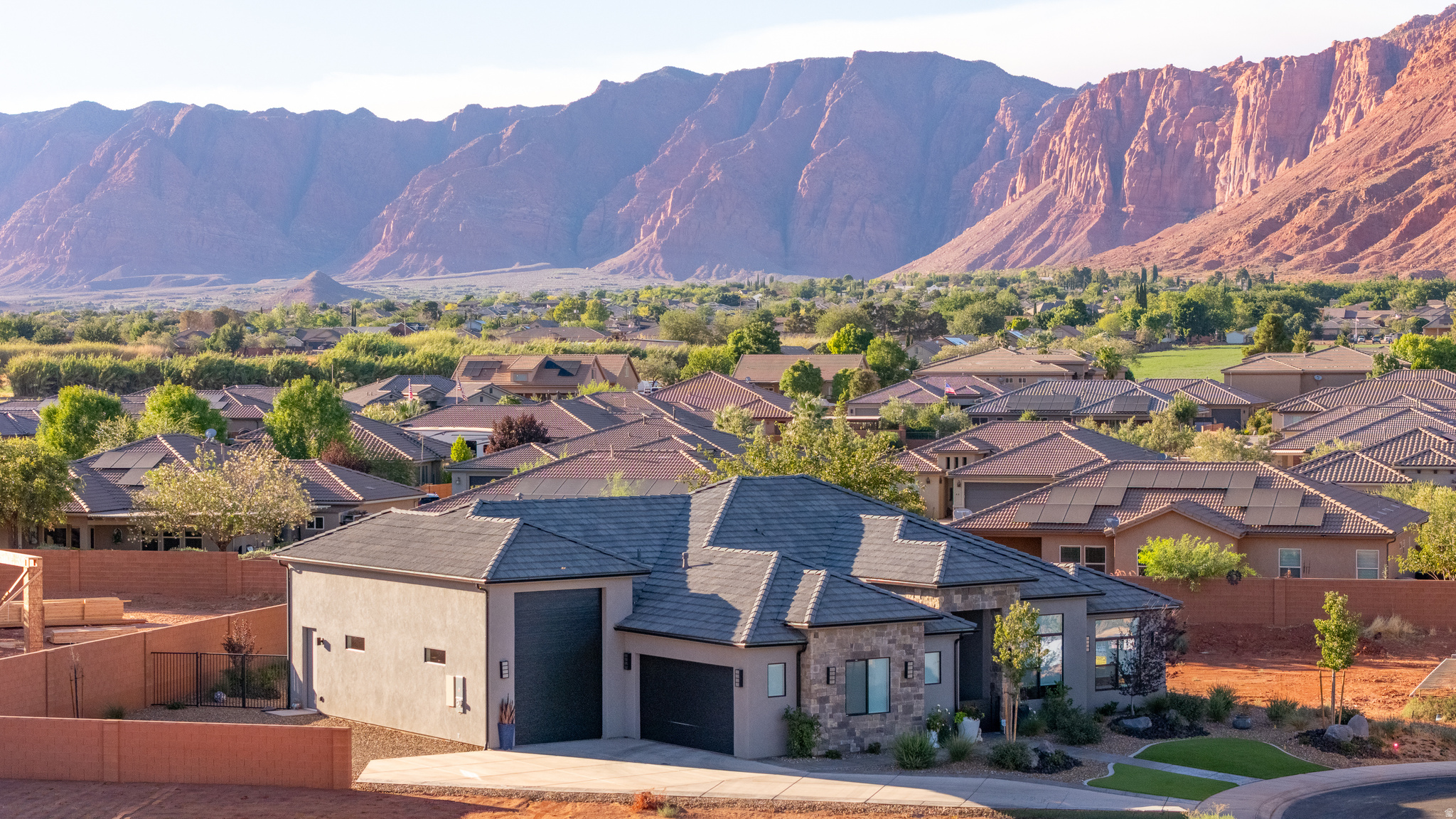 562  HARMONY CRK, Ivins, UT 84738 — photo 1