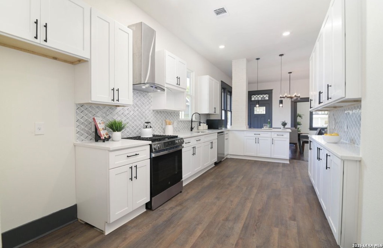 207 LORETTA PL, ,  78210 — photo 1