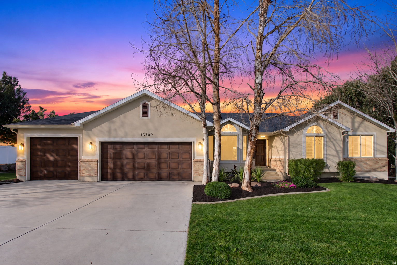 13702 S HACKAMORE DR