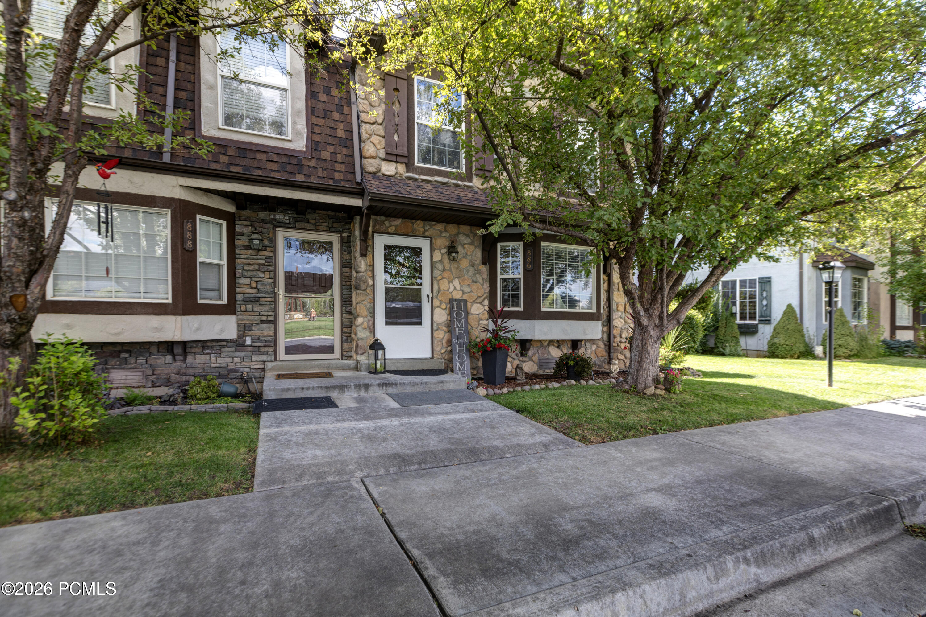 886 Hamlet Circle