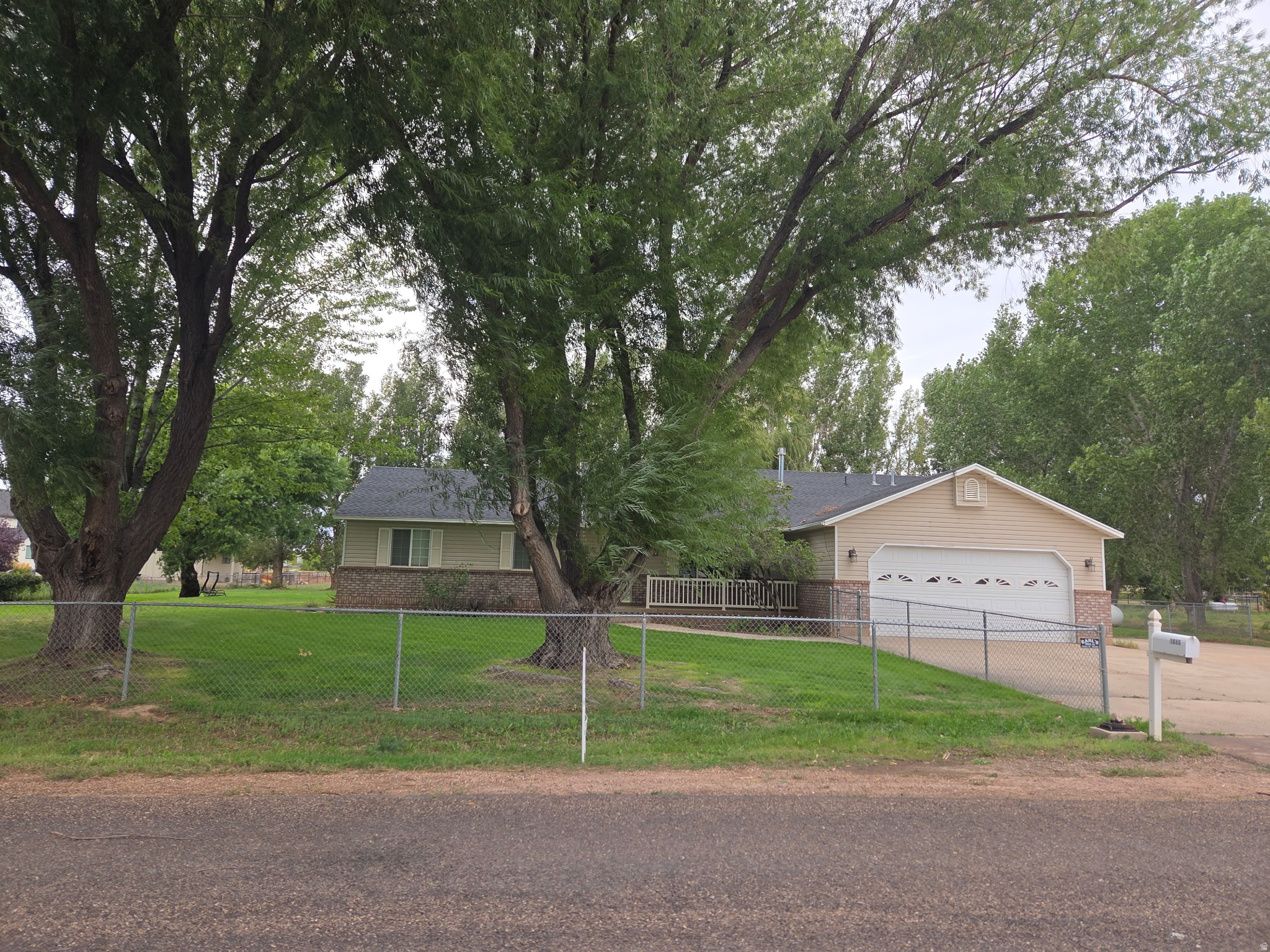 1045 N 2700 W