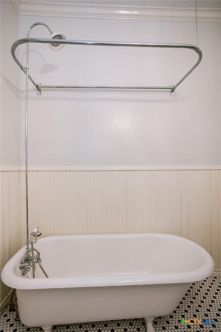 907 Craig, Victoria, TX 77901 — photo 1