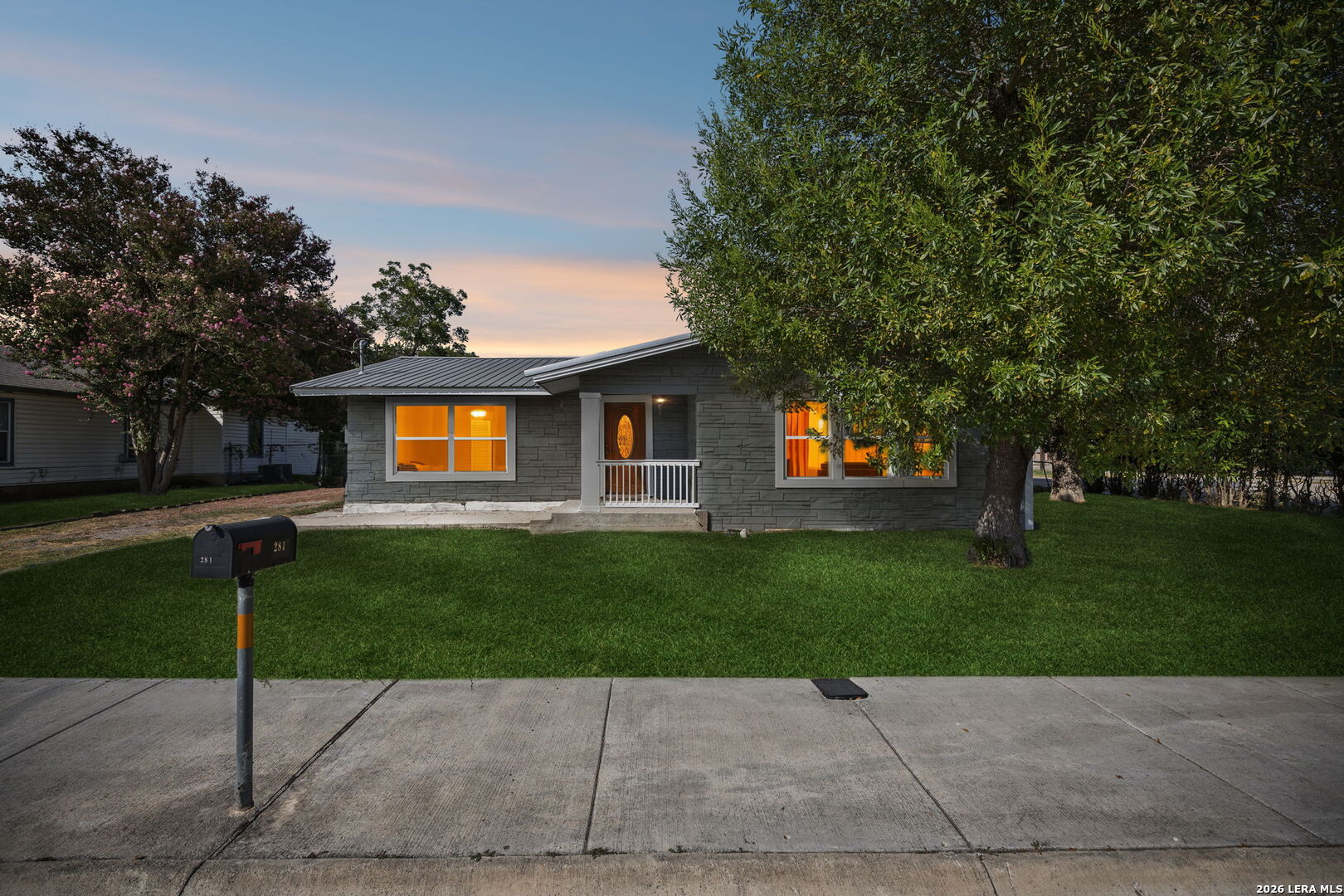 281 N Lone Star Ave, New Braunfels, TX 78130 — photo 1