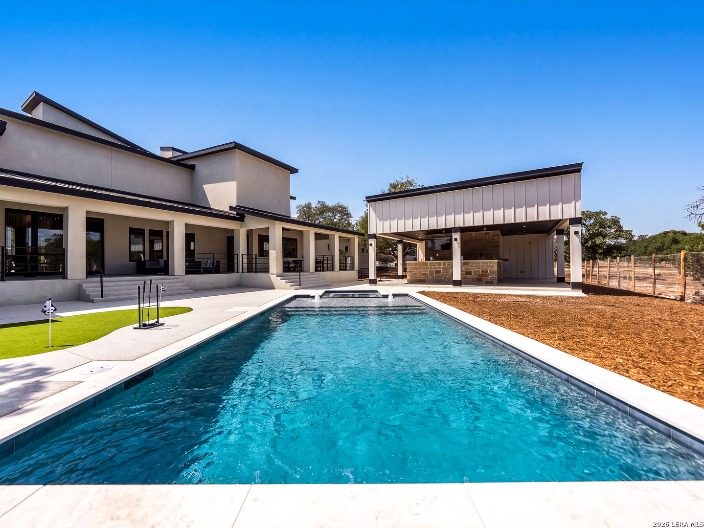 85 RANCH HTS, , 78015 — photo 1