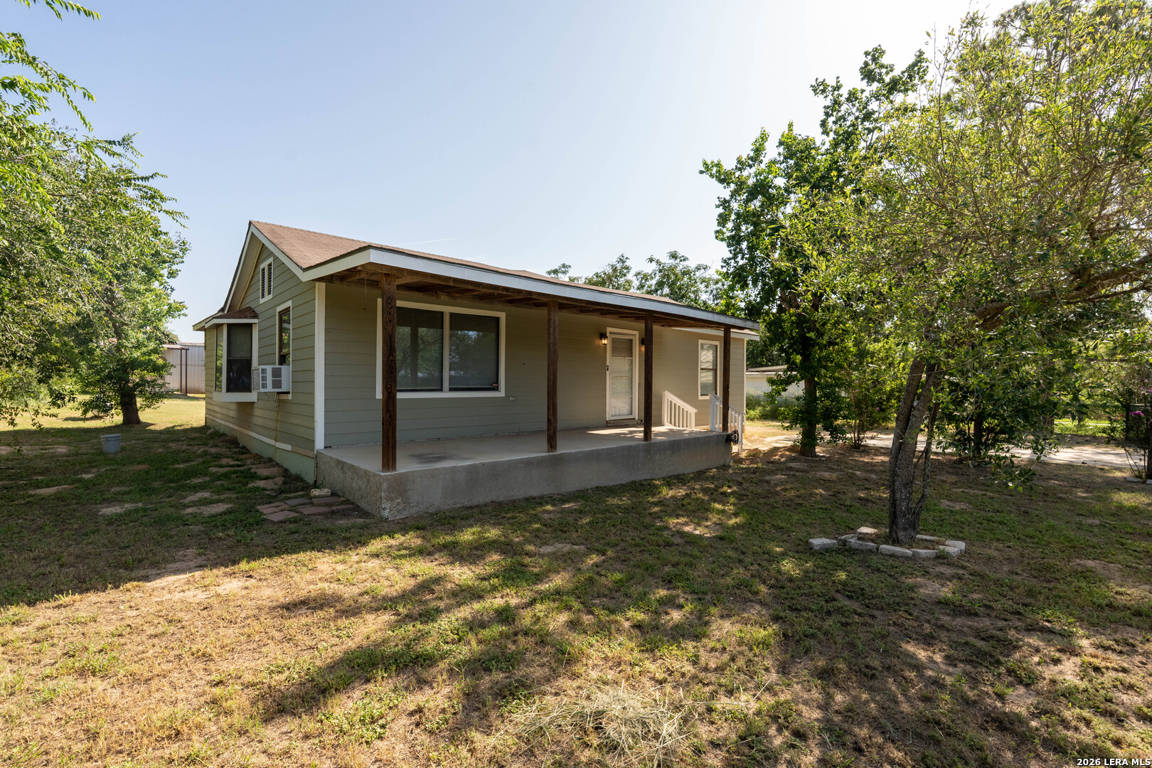 620 Viewpoint Dr, Poteet, TX 78065 — photo 1