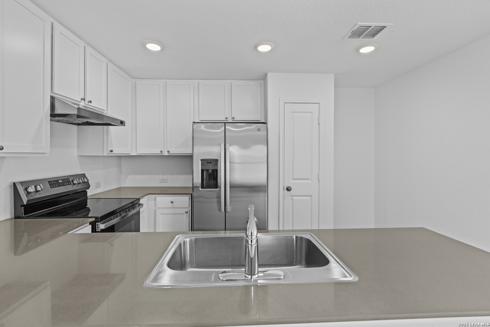 3307 GLACIER BLF, ,  78028 — photo 1