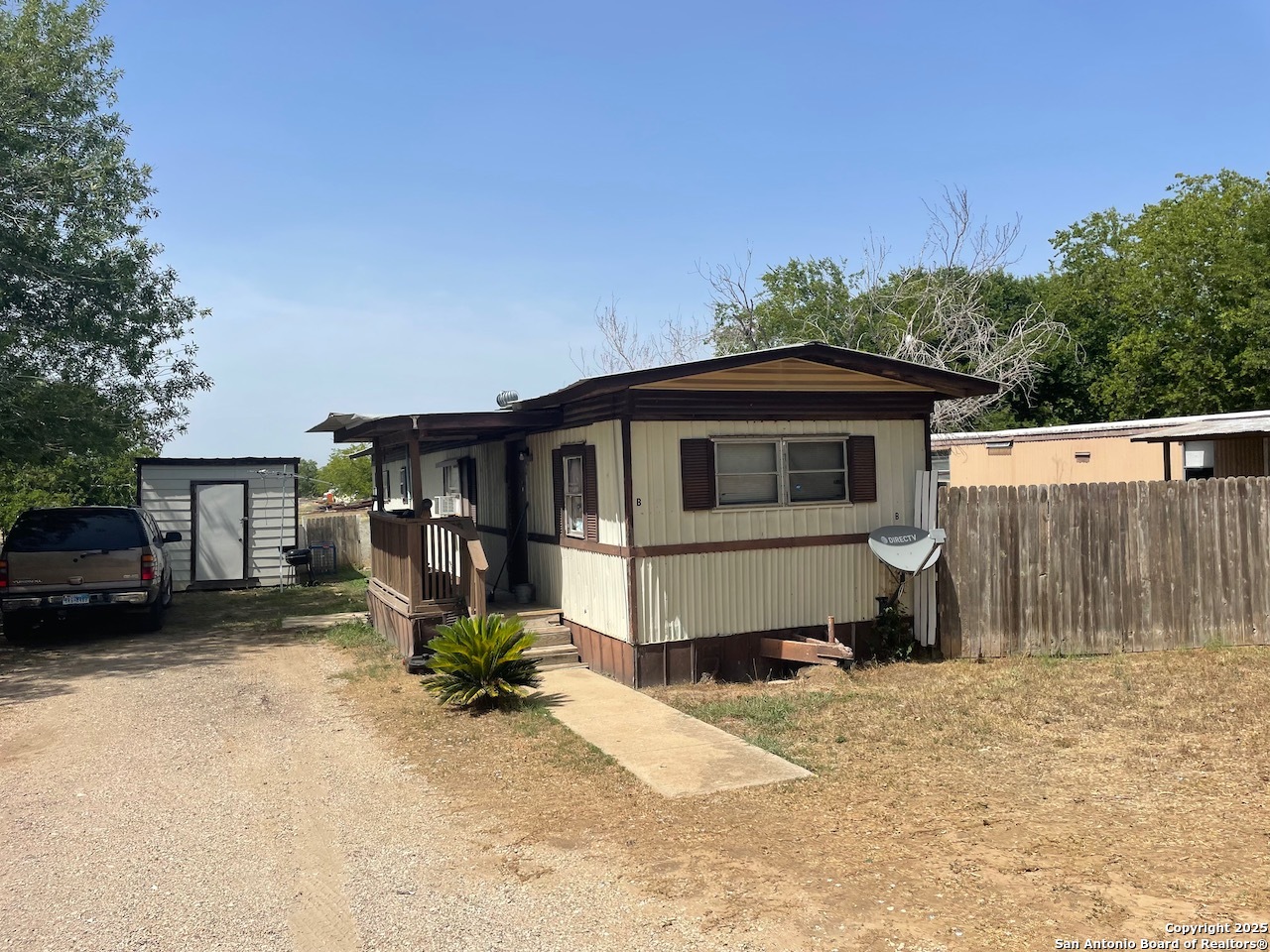 17189 Benton City Rd, ,  78073 — photo 1