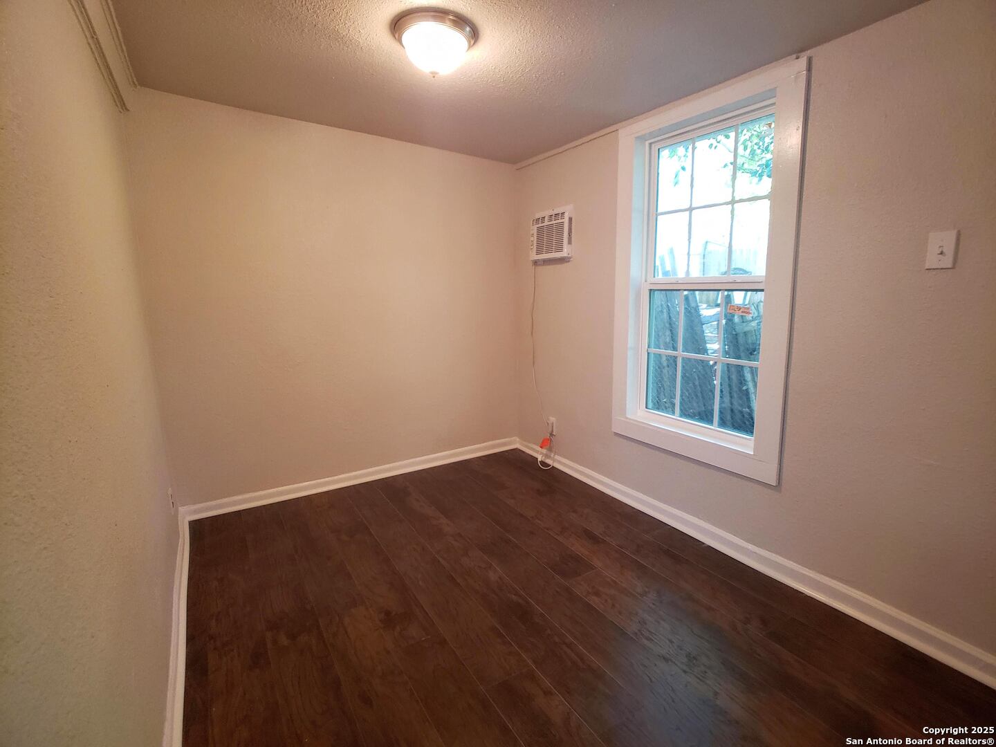 1529 WALTERS, , 78202 — photo 1