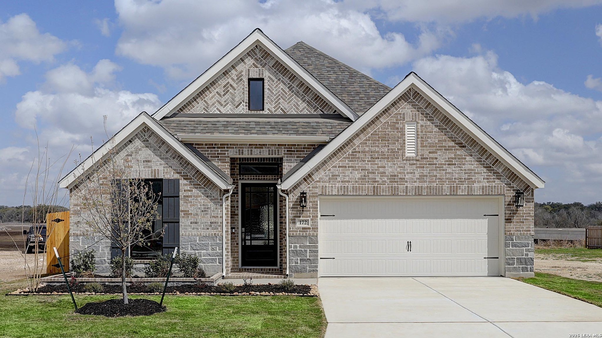 172 Mountain Oak, Castroville, TX 78009 — photo 1