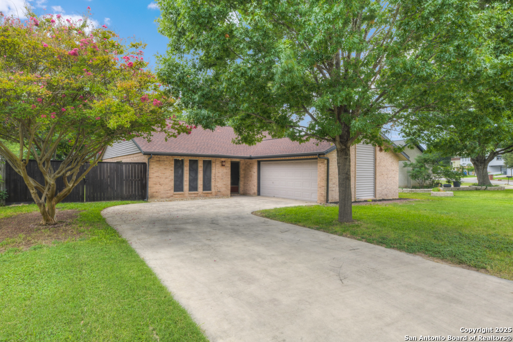 627 Summerwood, New Braunfels, TX 78130 — photo 1