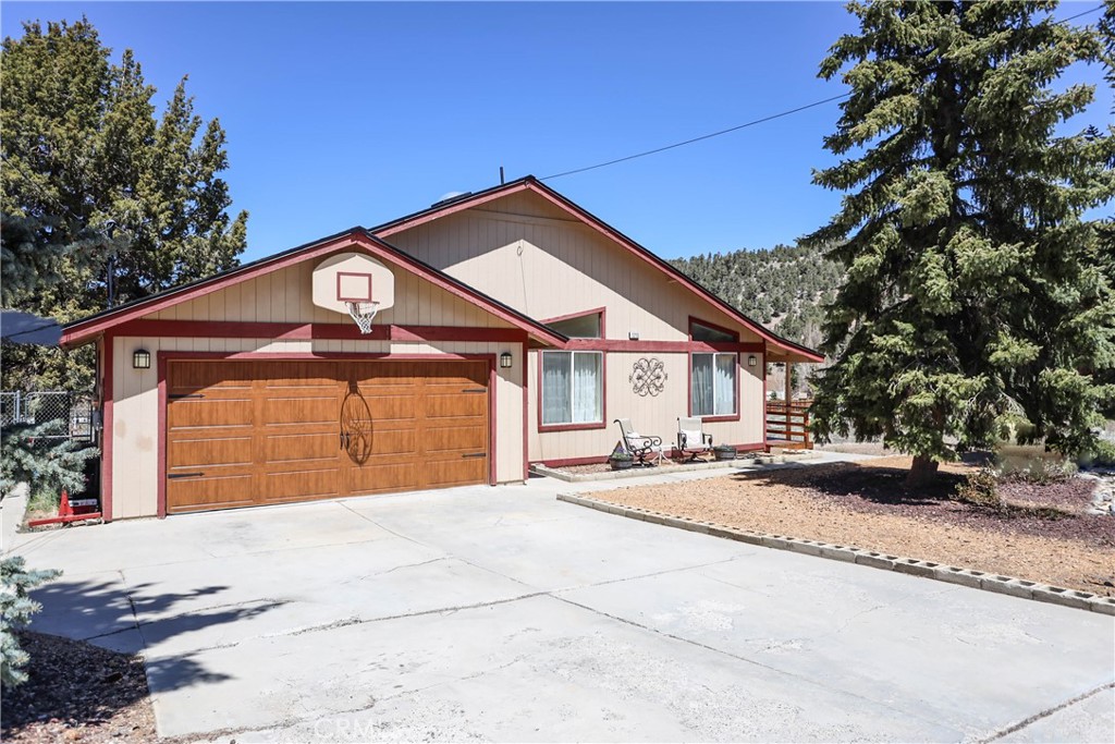 1210 Crestwood