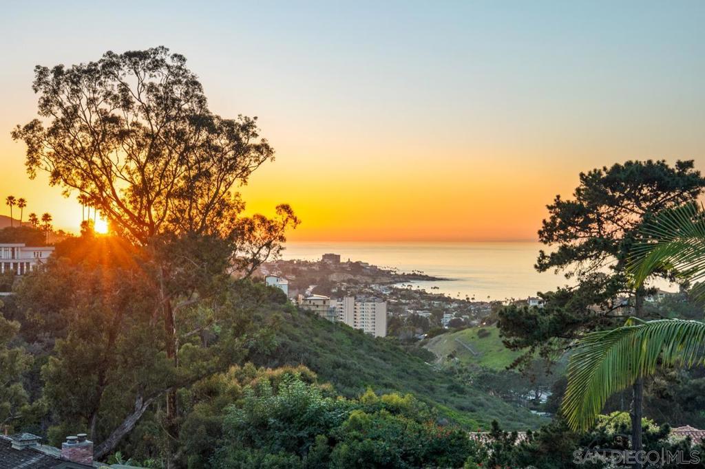 8080 La Jolla Scenic Dr N, La Jolla, CA 92037 — photo 1