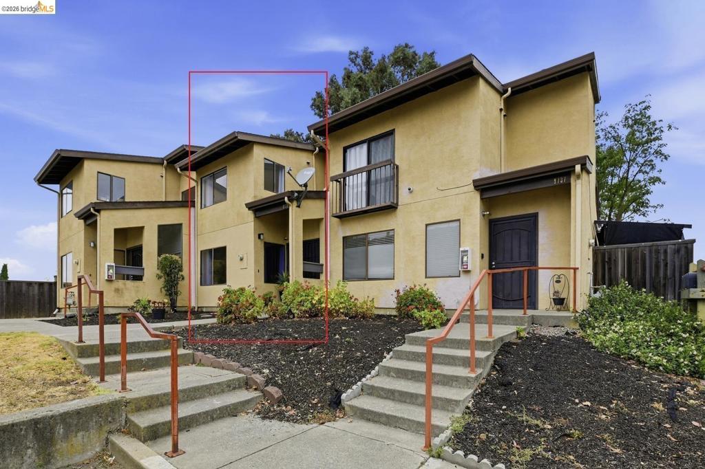 9729 Elmview DR, Oakland, CA 94603 — photo 1