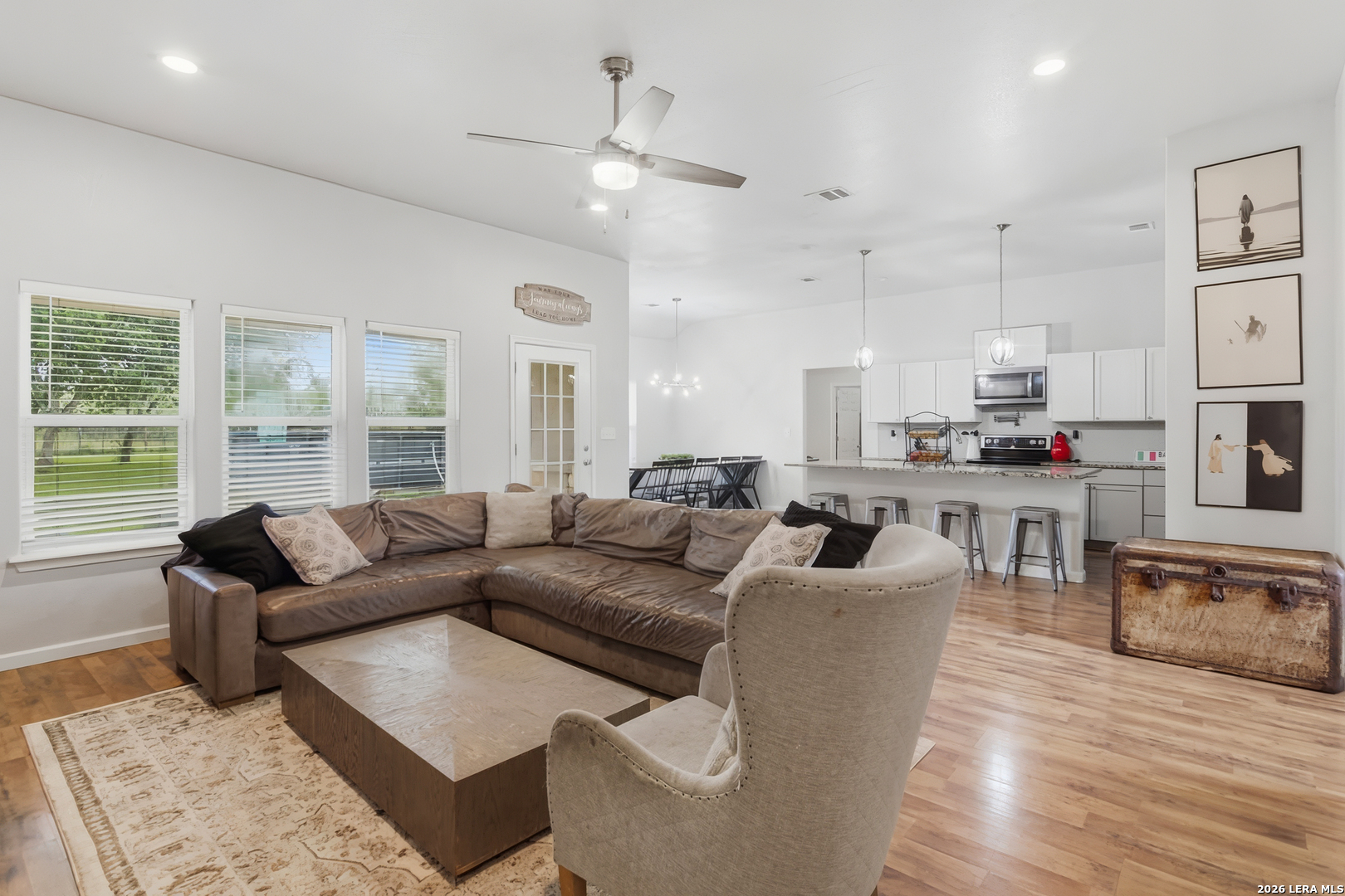140 OAK SPRINGS DR, ,  78155 — photo 1
