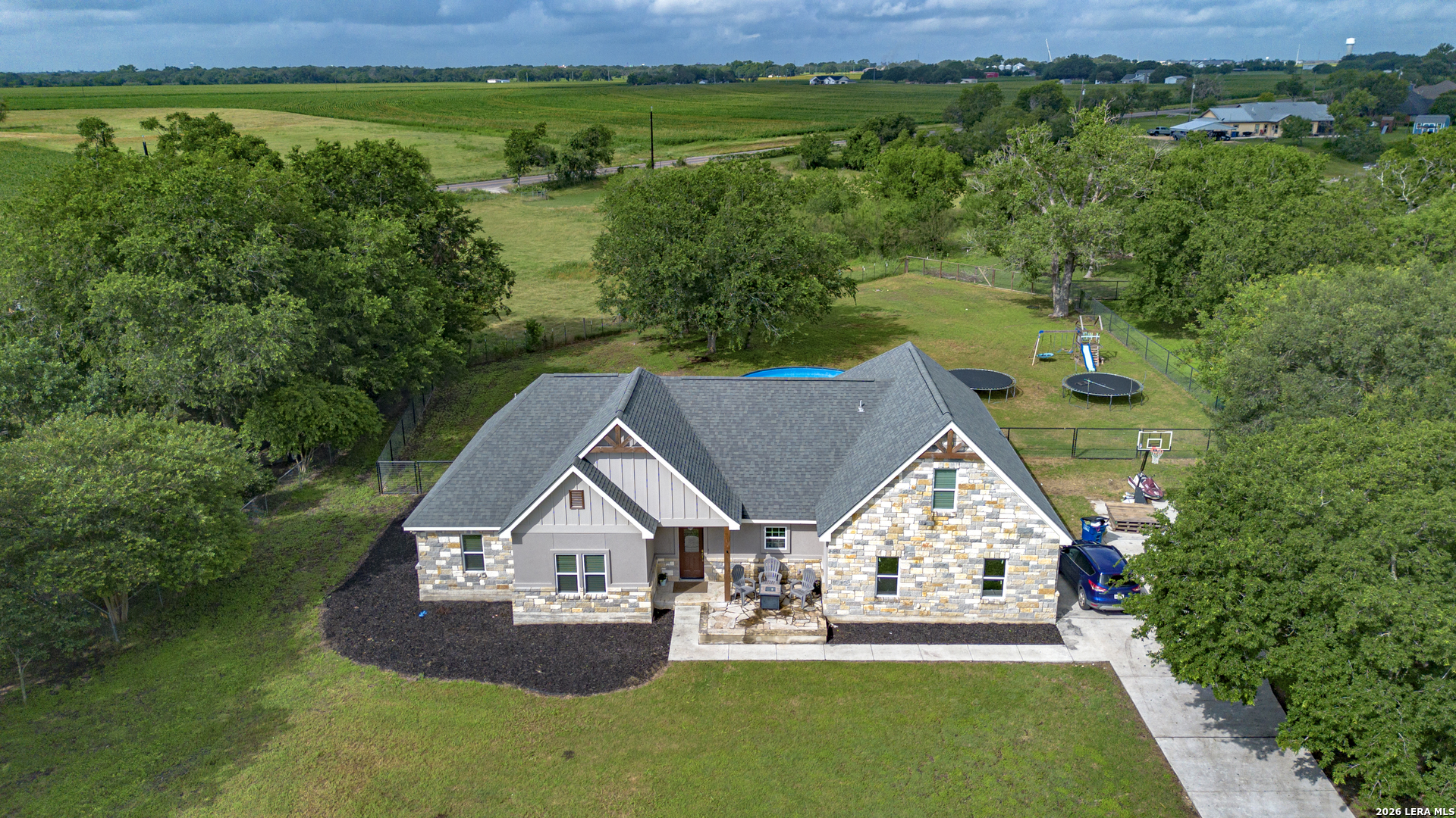 140 OAK SPRINGS DR, Seguin, TX 78155 — photo 1