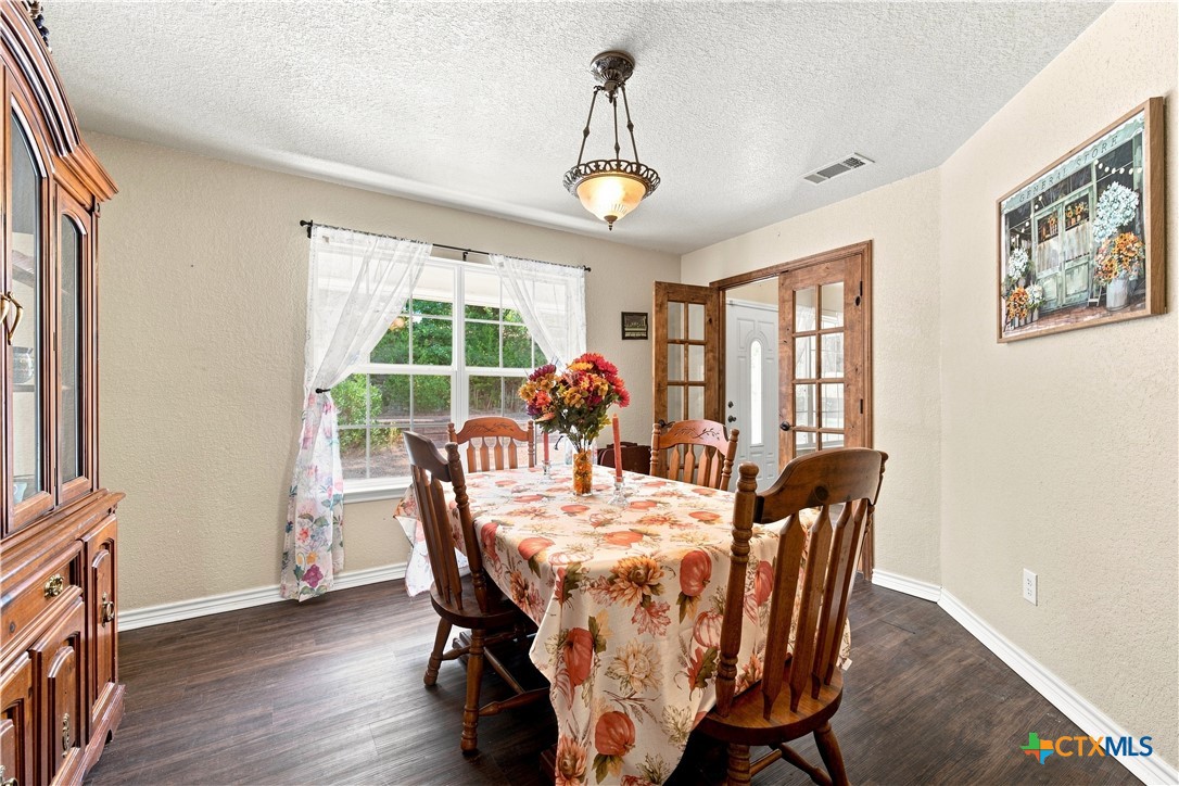 910 Cedar Ridge
