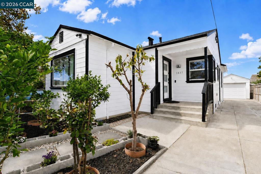 1637 100th Ave, Oakland, CA 94603 — photo 1