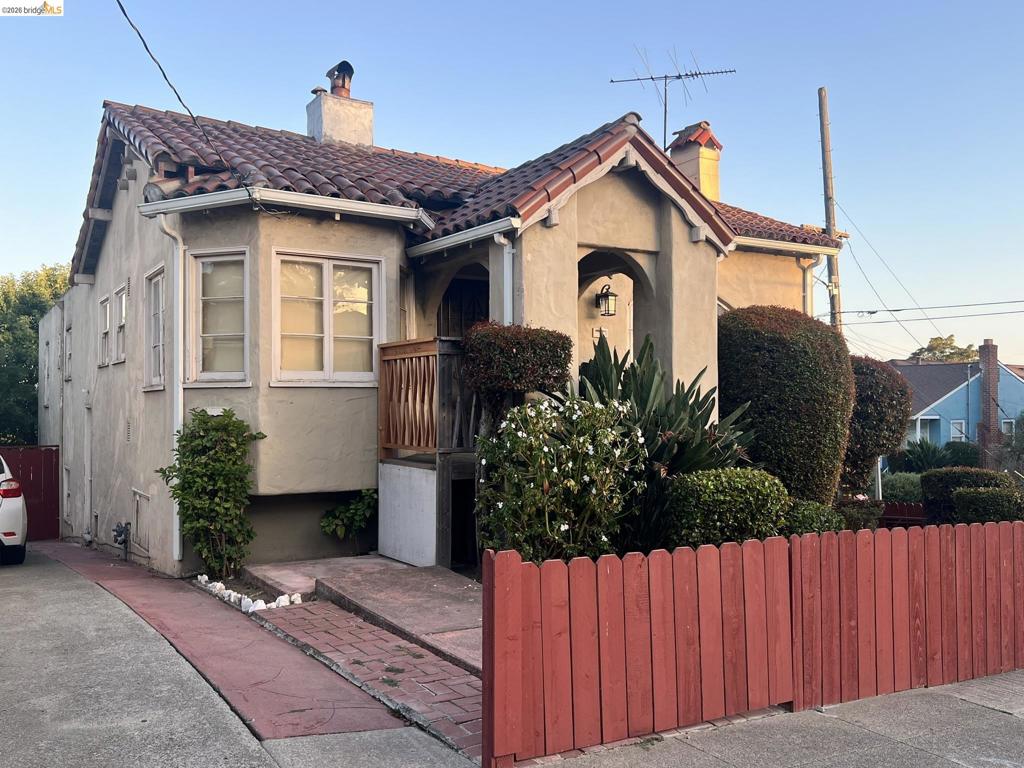 3000 Morcom Ave, Oakland, CA 94619 — photo 1