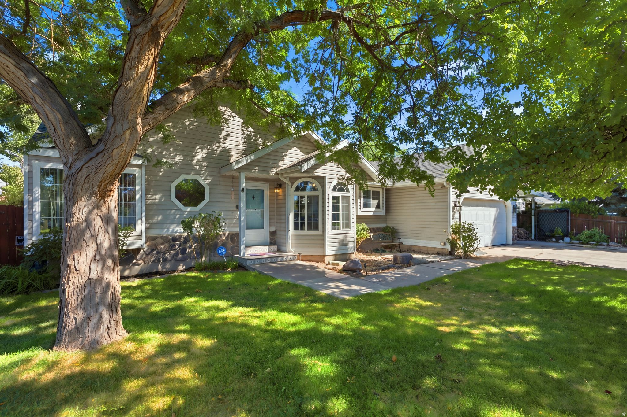 1114 W MUSTANG CIR, West Jordan, UT 84088 — photo 1