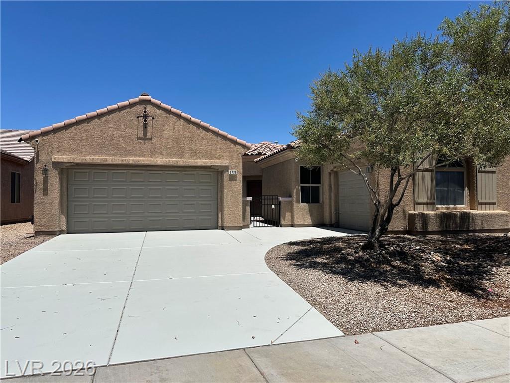 5728 Flying Birdie Avenue, Las Vegas, NV 89122 — photo 1