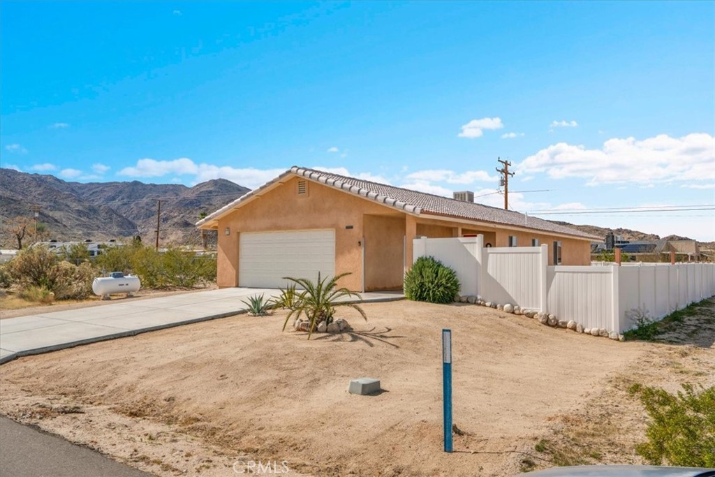 6752 Manzanita Avenue, 29 Palms, CA 92277 — photo 1