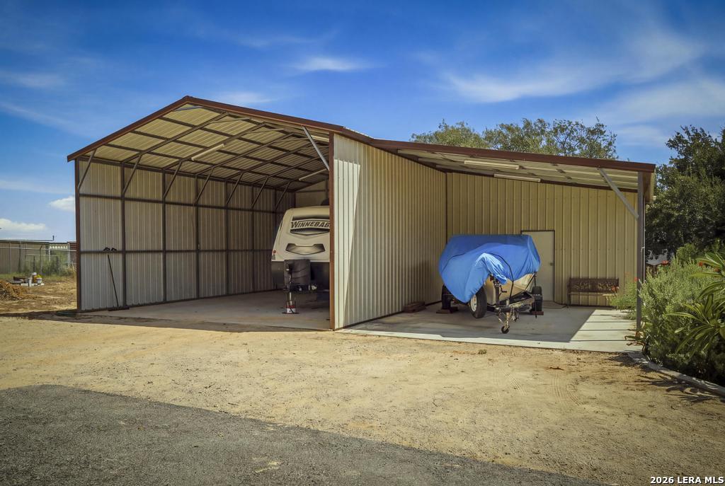 15 Post Oak Rd, ,  78121 — photo 1