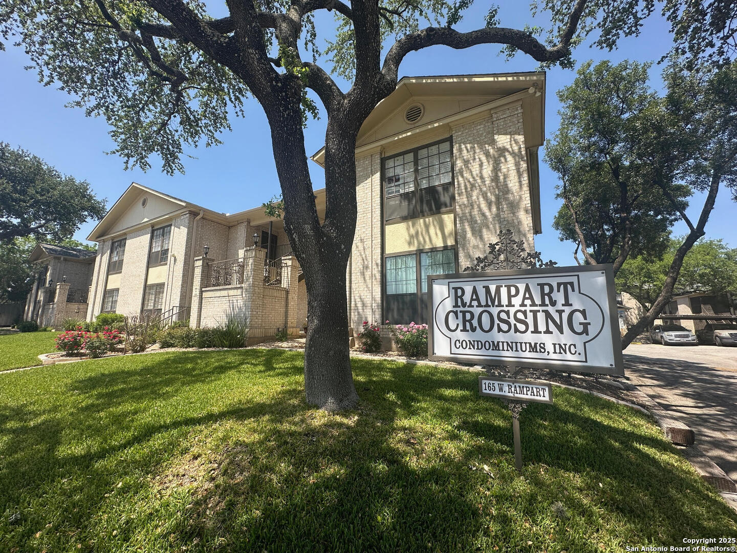 165 W Rampart Dr, San Antonio, TX 78216 — photo 1
