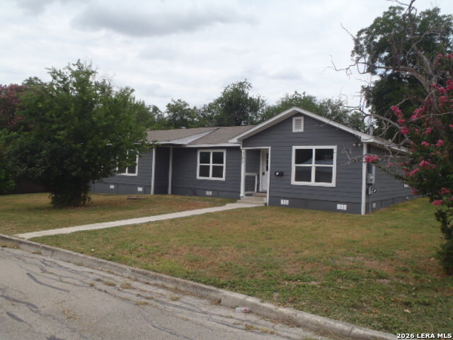 297 S HACKBERRY AVE, New Braunfels, TX 78130 — photo 1