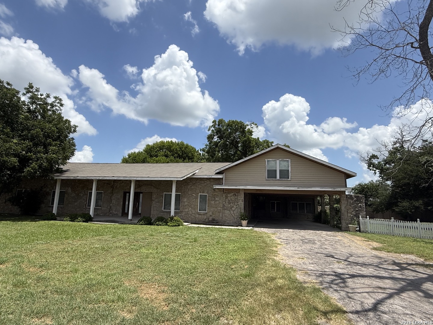 100 Hazel Ave, ,  78071 — photo 1