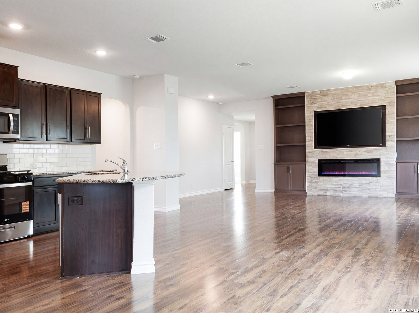 208 Gravel Gray, ,  78108 — photo 1
