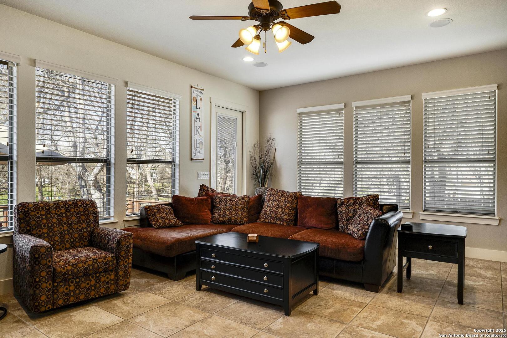 630 THREE OAKS RD, ,  78155 — photo 1