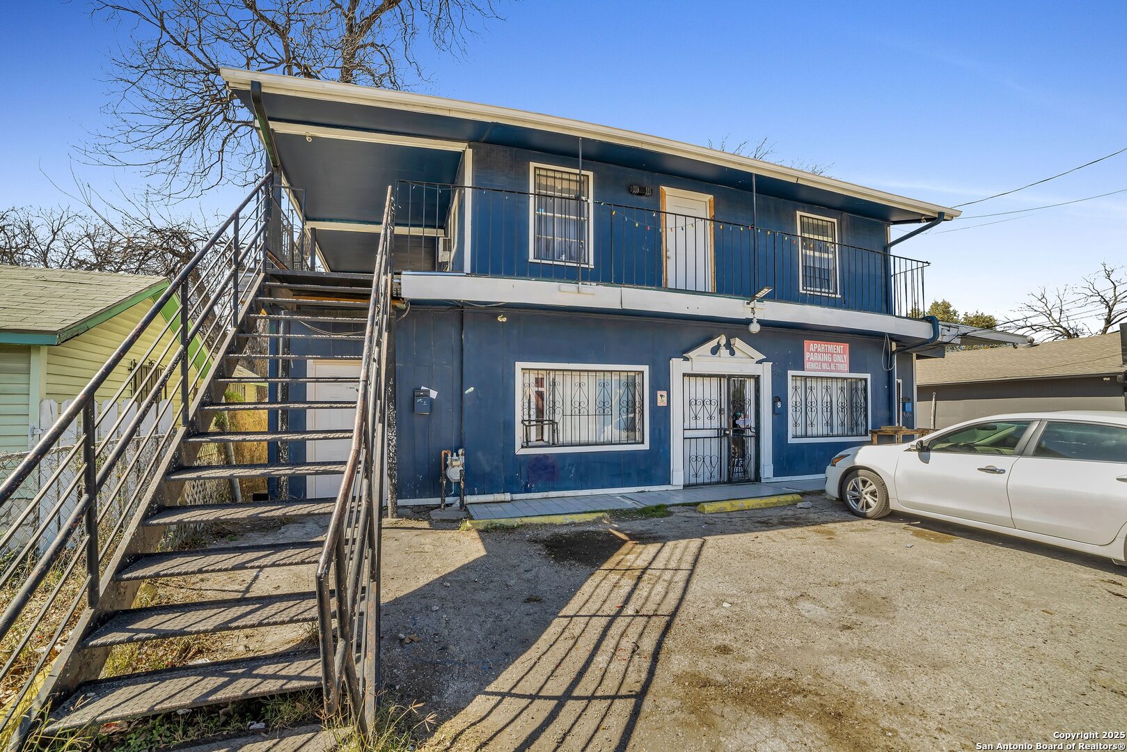 811 S GENERAL MCMULLEN DR, San Antonio, TX 78237 — photo 1