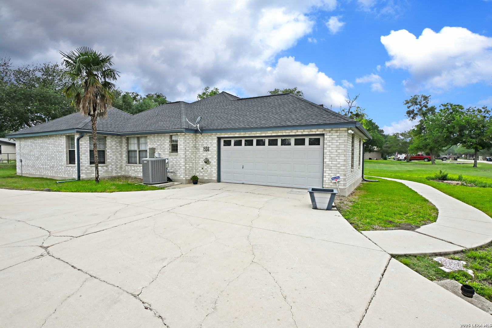 125 RED OAK TRL, ,  78124 — photo 1