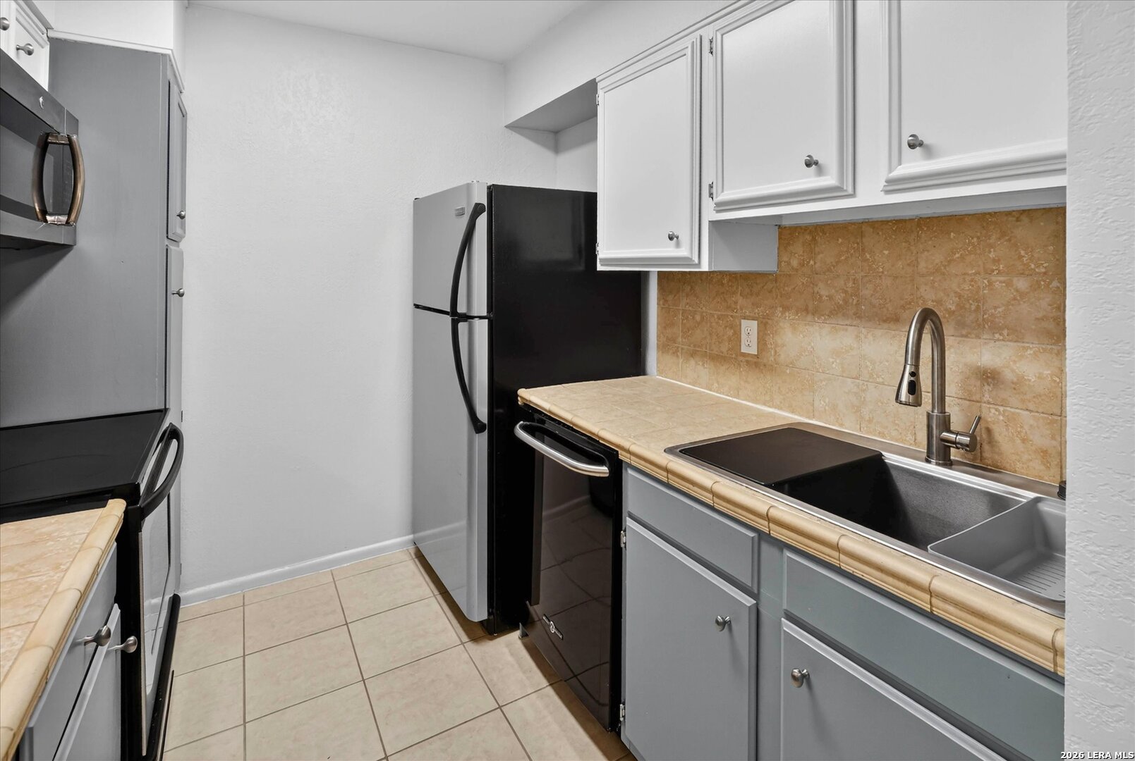 8702 Village Dr, ,  78217 — photo 1