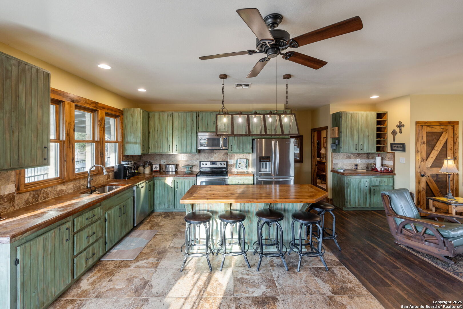 232 Stoneleigh Road, ,  78010 — photo 1