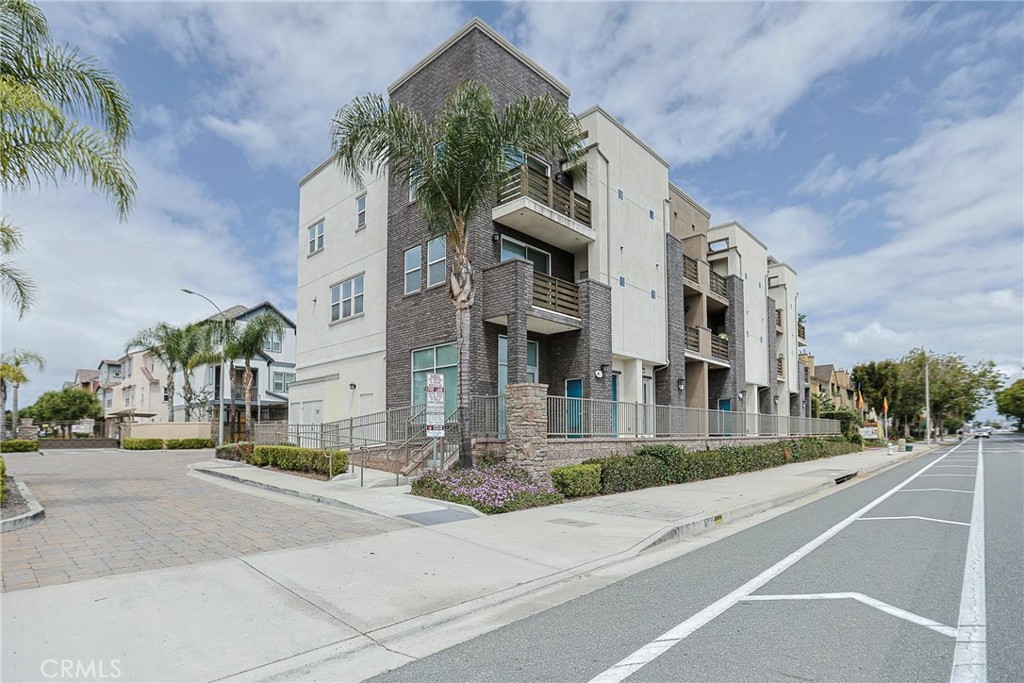 1300 N HARBOR Boulevard, Santa Ana, CA 92703 — photo 1