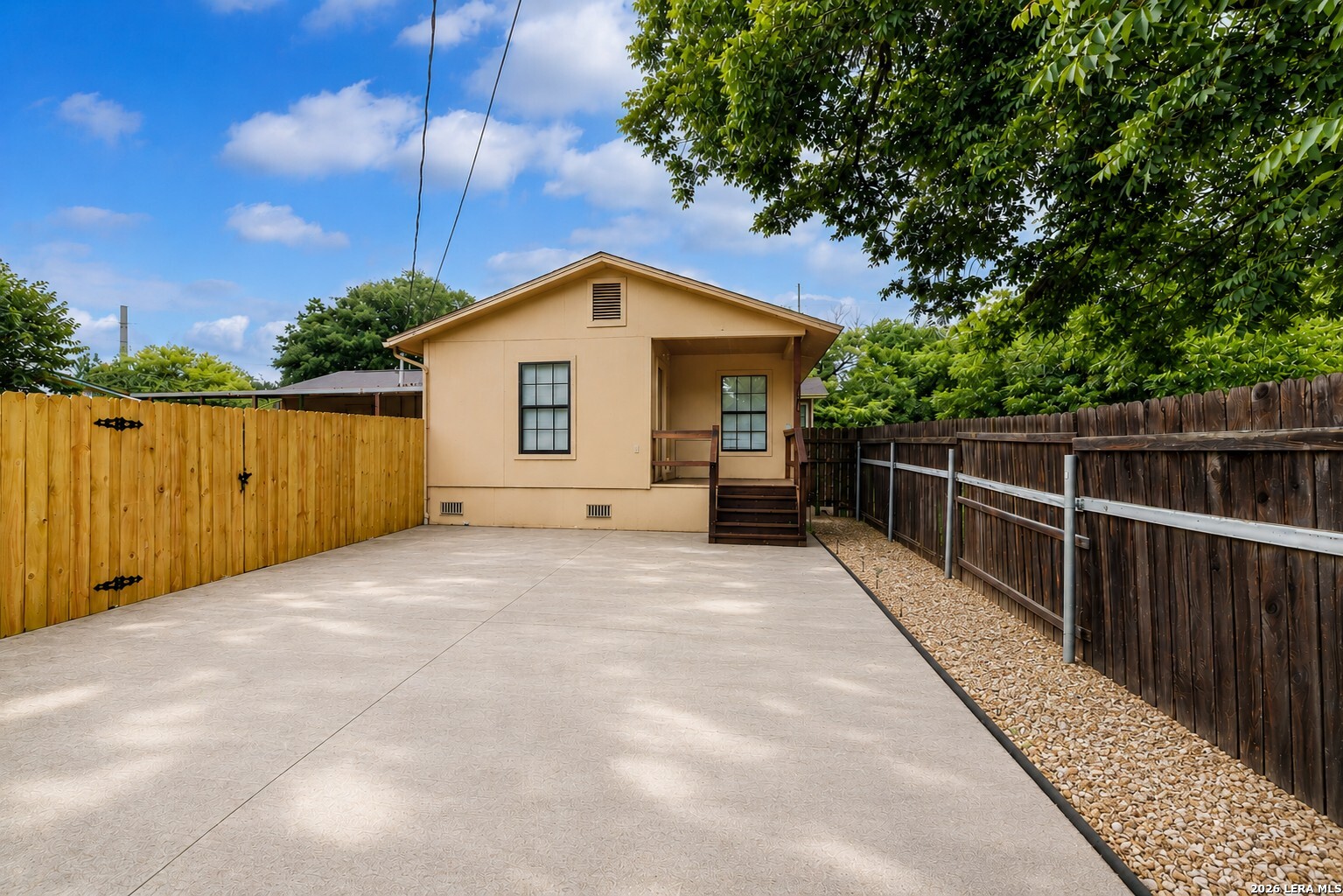 140 HILLCREST, ,  78648 — photo 1