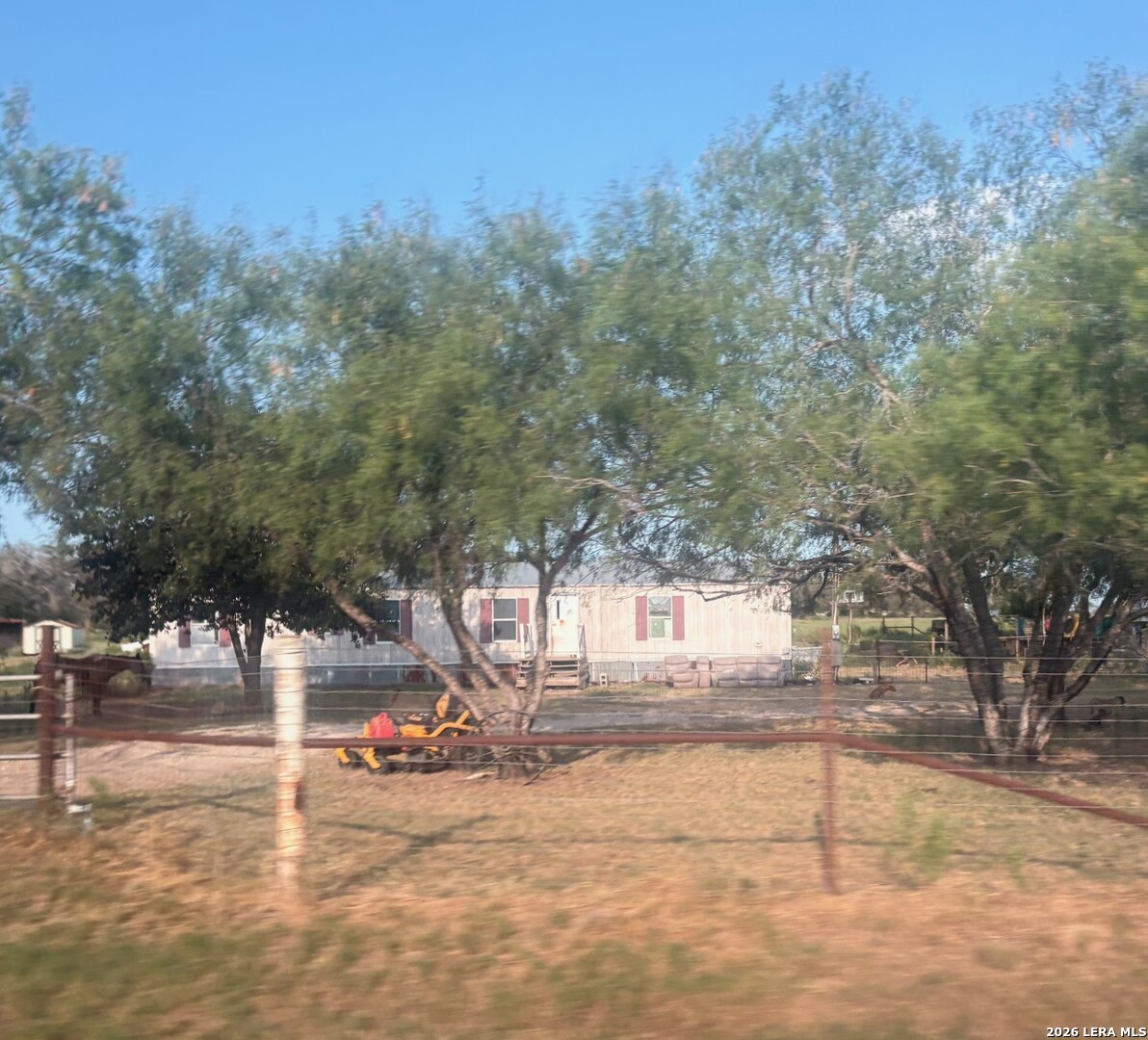 138 Terrace Hill, Floresville, TX 78114 — photo 1