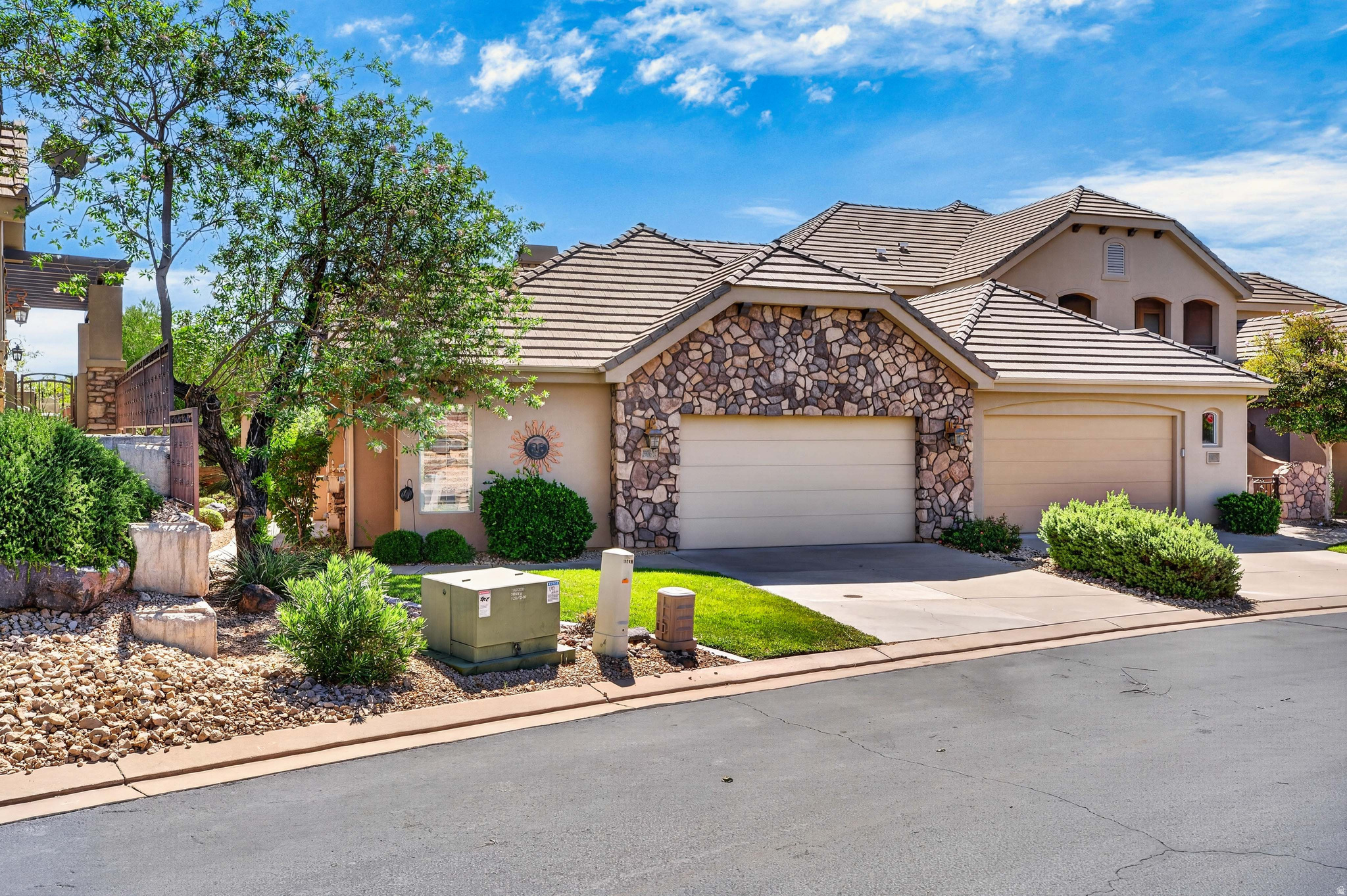 1906 N PEBBLE BEACH DR, Washington, UT 84780 — photo 1