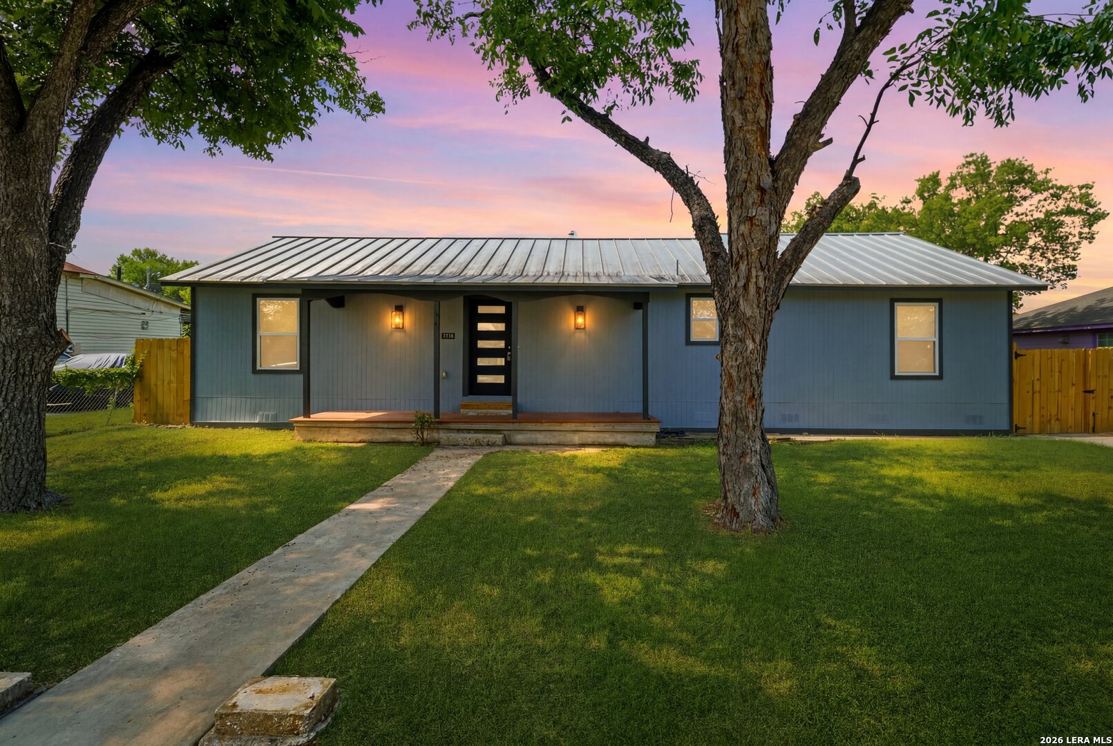 1126 W LULLWOOD AVE, San Antonio, TX 78201 — photo 1